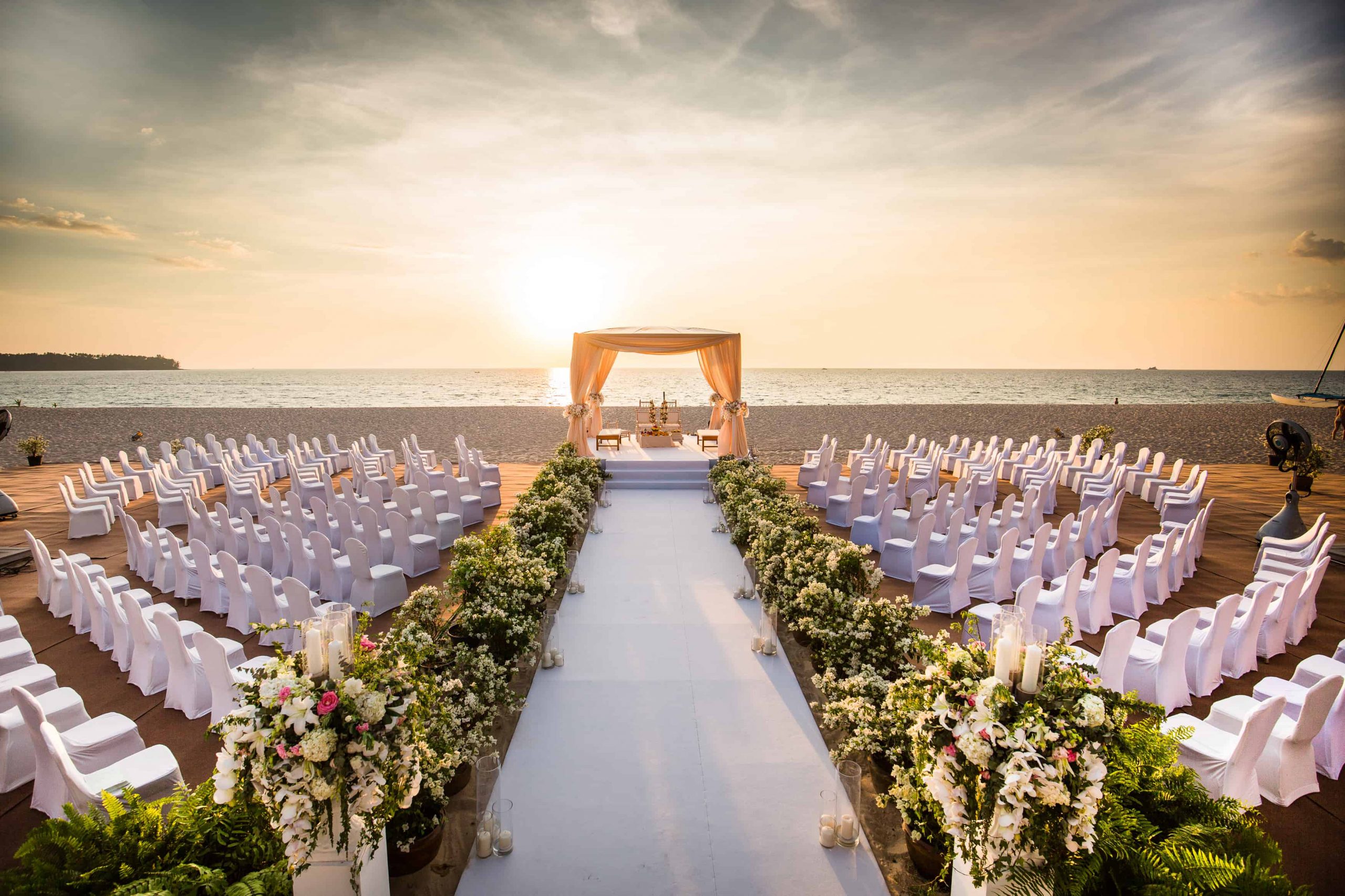 indian-wedding-in-phuket-wedding-mandap-on-beach